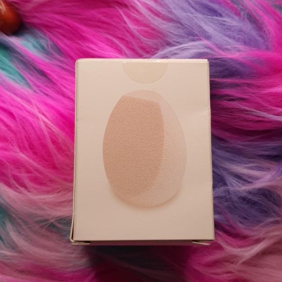 Fenty Beauty by Rihanna precision makeup sponge - Picture 4 of 4